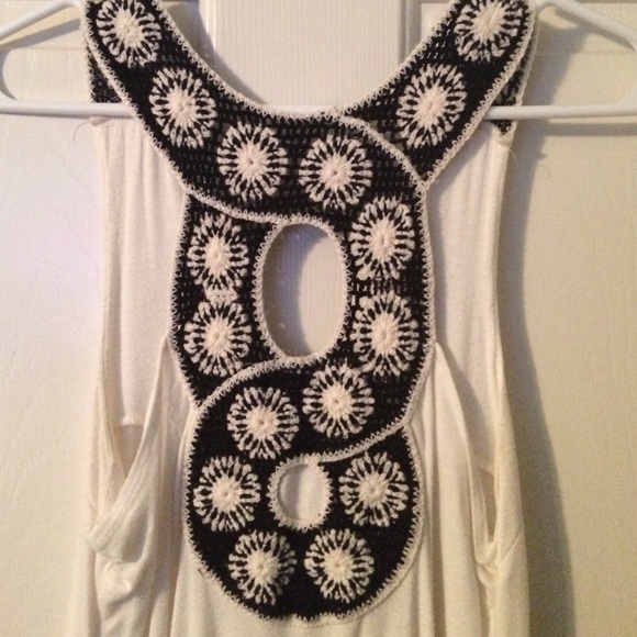 White top - Picture 3 of 3