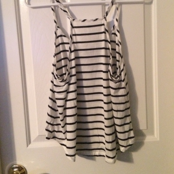 Black and white stripped tank top - Picture 2 of 3