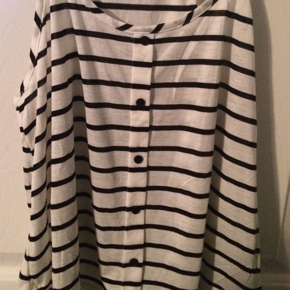 Black and white stripped tank top - Picture 3 of 3