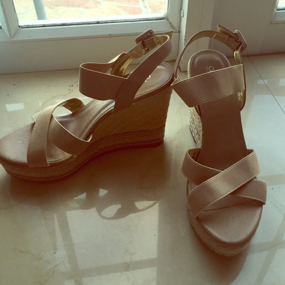 Size 7 1/2 Charles by Charles David wedges