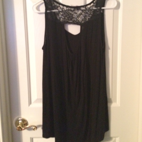 Black tank top - Picture 2 of 3