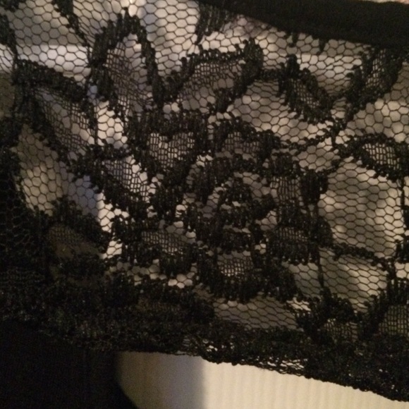 Black tank top - Picture 3 of 3