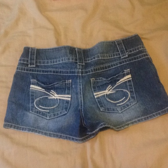 Jean So Shorts - Picture 2 of 2