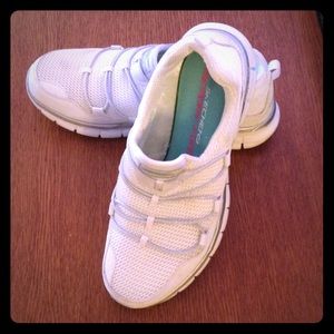 Skechers white slip-on tennis shoes