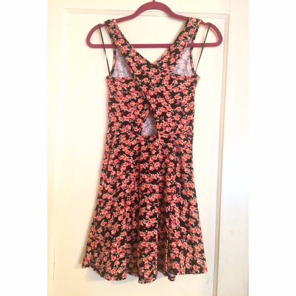 Pink Floral Open-back/Twist-back Sundress - Picture 2 of 2