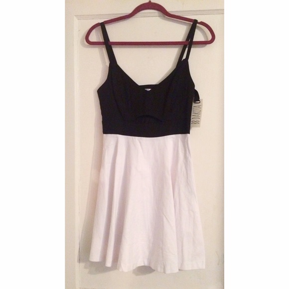BB Dakota Black and White Dress (new with tags) - Picture 2 of 2