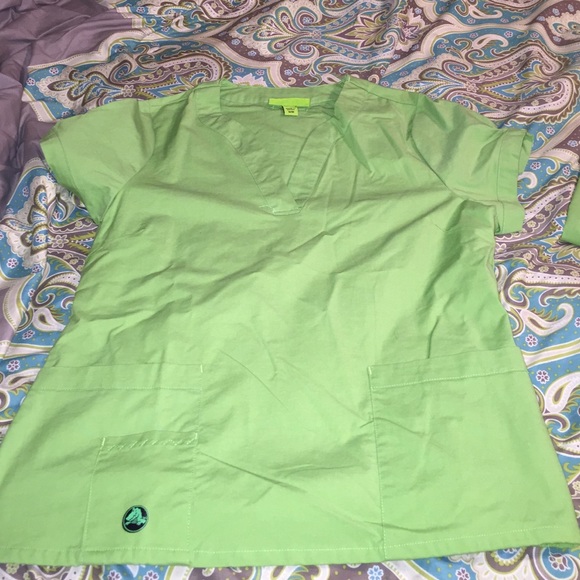 Medium scrubs