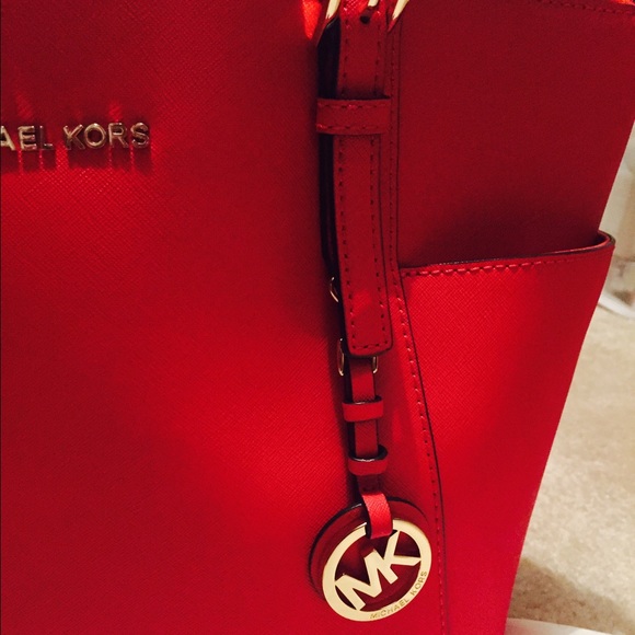 Red medium tote by Michael Kors. - Picture 2 of 2