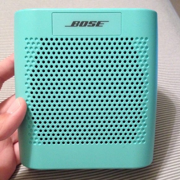 Bose soundlink color in mint.