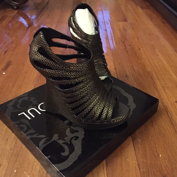 HeartSoul Shoes - Black lizard wedges !