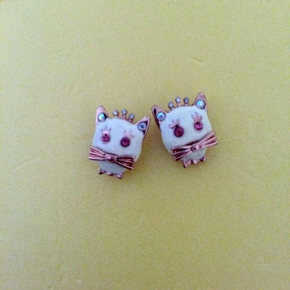 Precious kitty cat earings
