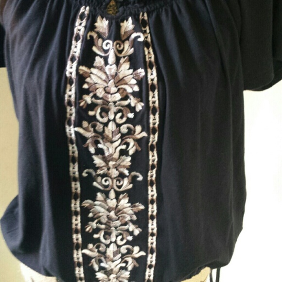 *sold* Boho Black embroidered top - Picture 4 of 4