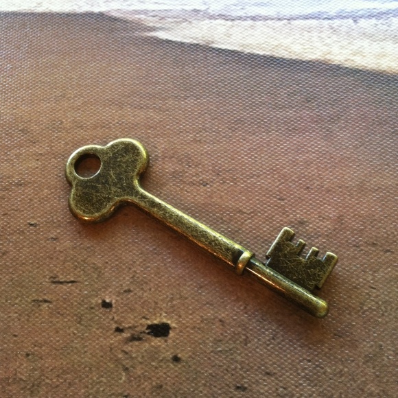 Skeleton Key Pendant (+1) - Picture 3 of 5