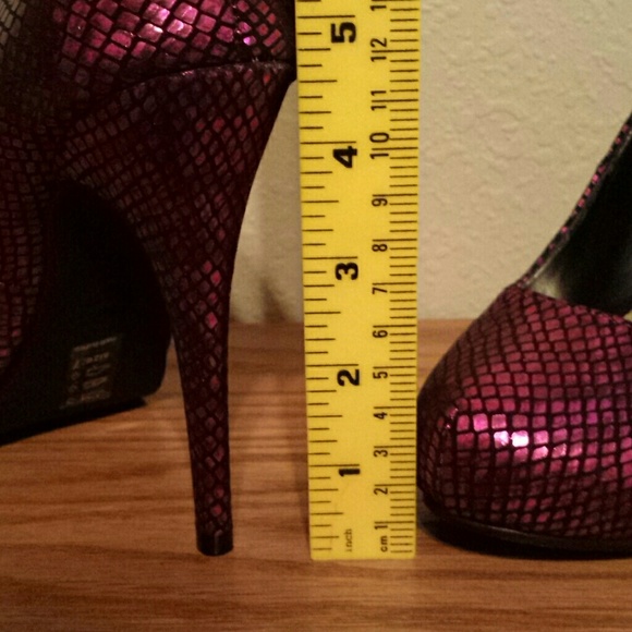 Cute Fuchsia Heels - Picture 3 of 4