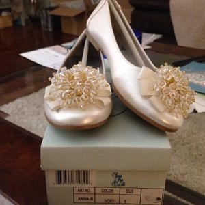 Girls Ivory ballet flats