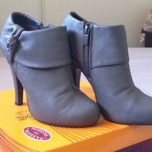 *RESERVED* Grey ankle boots