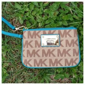 Michael Kors wristlet Blue trim  ex condition!