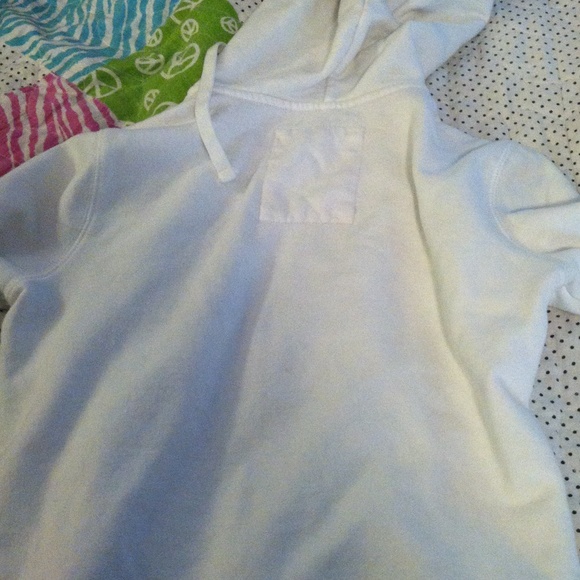 It does not fit me and I'm growing so yeah - Picture 3 of 3