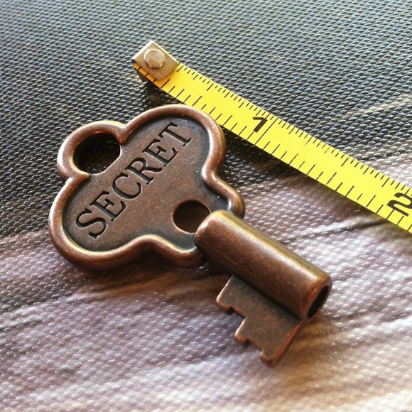 Secret Key Pendant - Picture 3 of 6