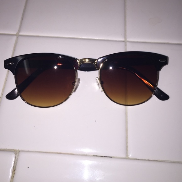 Ray Ban Club Master look alike.