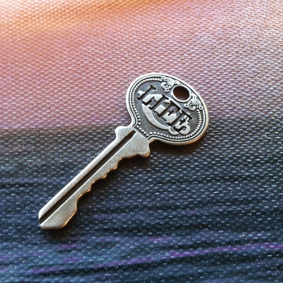 Key to Life Pendant   (+2) - Picture 2 of 6