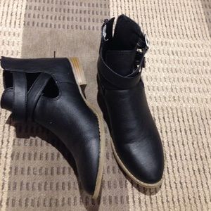 •Super Cute Short Black Boots•