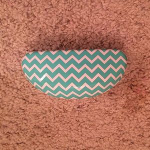 Mint sunglasses case