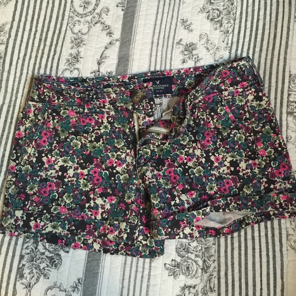 AE floral shorts