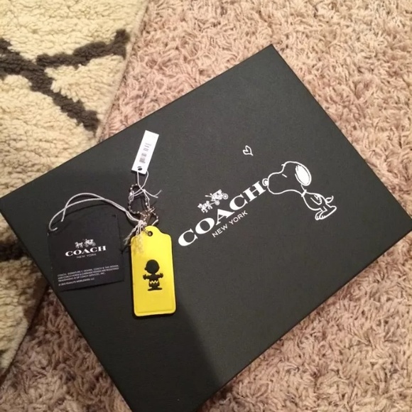 SOLD!!! COACHX PEANUTS HANGTAG 😍 RARE! - Picture 2 of 3