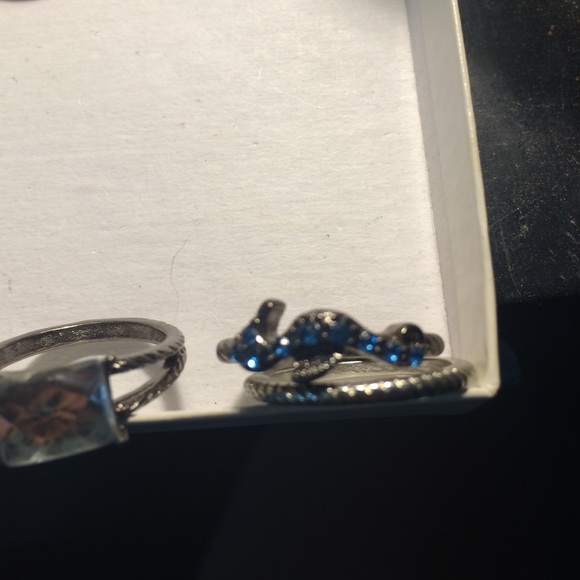 8 Assorted rings - Picture 3 of 4