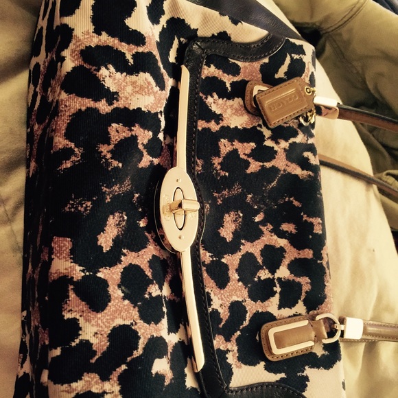 Coach purse very cute lightly used - Picture 2 of 3