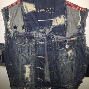 Very cute vest!!!!!❤️⚪️💙