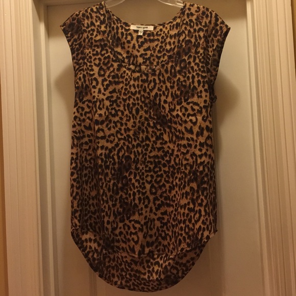 Danielle Rainn leopard print top-NWOT