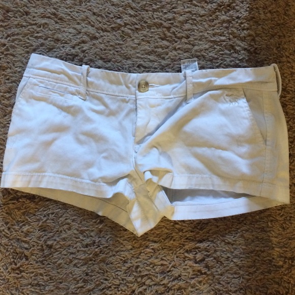 White Ambercrombie and Fitch shorts - Picture 1 of 4