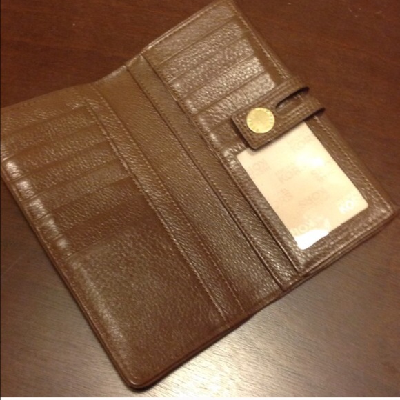 ***SOLD**^ Auhentic brown Michael Kors wallet - Picture 2 of 4