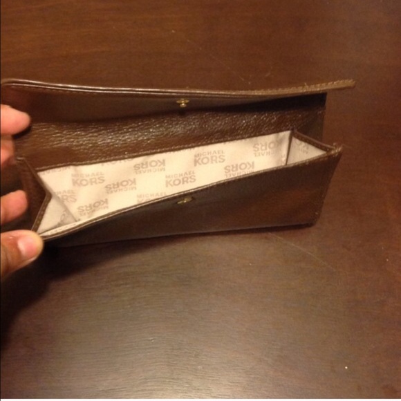 ***SOLD**^ Auhentic brown Michael Kors wallet - Picture 3 of 4