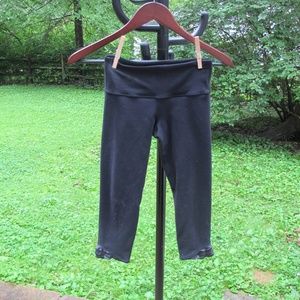 Black Crop Lululemon Leggings w/ Grey Detail