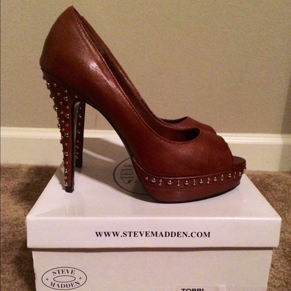 Cognac peep toe studded platforms!! - Picture 2 of 4