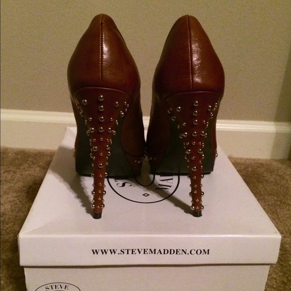 Cognac peep toe studded platforms!! - Picture 3 of 4