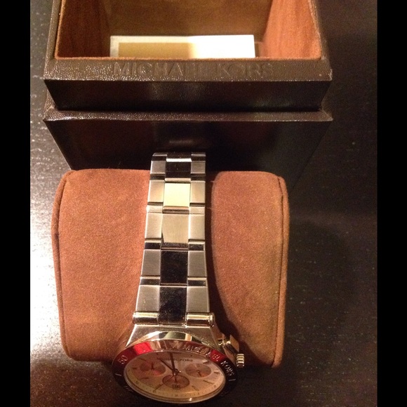 Michael Kors Silver Watch - Picture 2 of 4