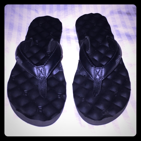 Black Reef 7-7.5 flip-flops