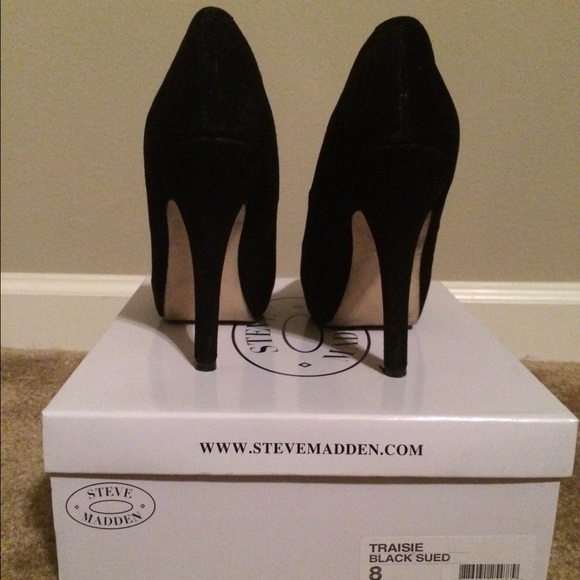 Suede round toe heels!! - Picture 3 of 4