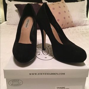 Suede round toe heels!!