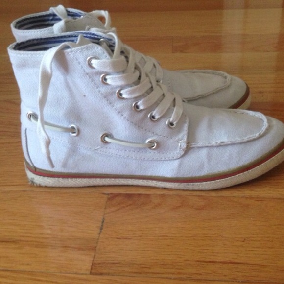 Steve Madden White Boat Shoe - Picture 3 of 4