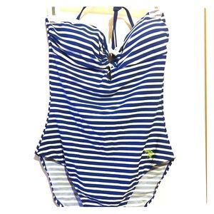 Cool swimsuit 😍👙