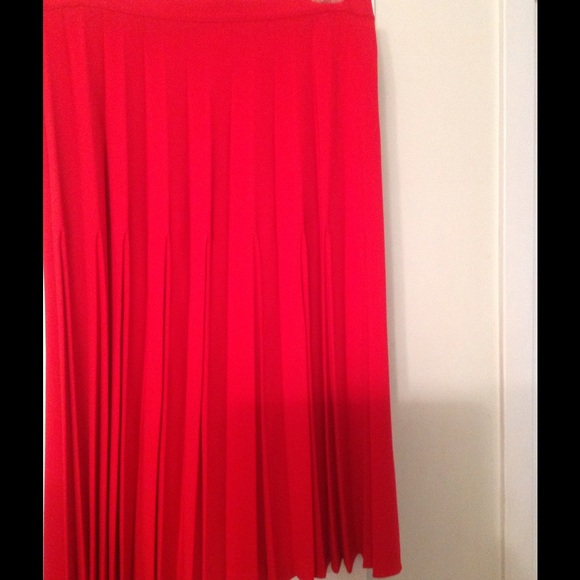 Pleated skirt waist 32 1/2
