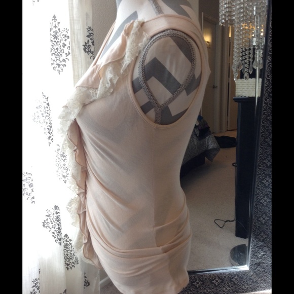 Soft peach ruffled top with lace - Picture 3 of 4