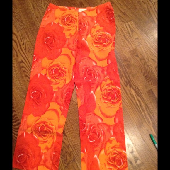 Cache rose print coral Capri pants