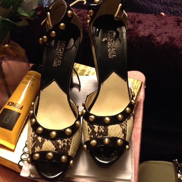 Michael Kors pumps