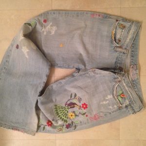 Miss Me vintage embroidered beach jeans! 31/32
